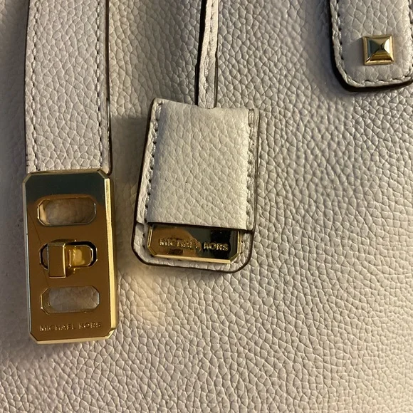 Michael Kors Elegant White Tote Bag - Picture 6 of 11